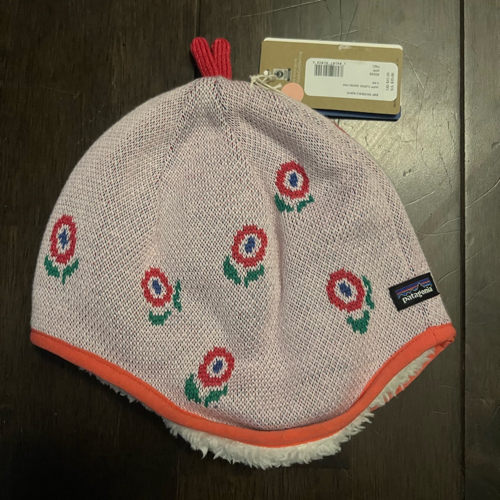 NWT Patagonia baby reversible beanie 3-6 months